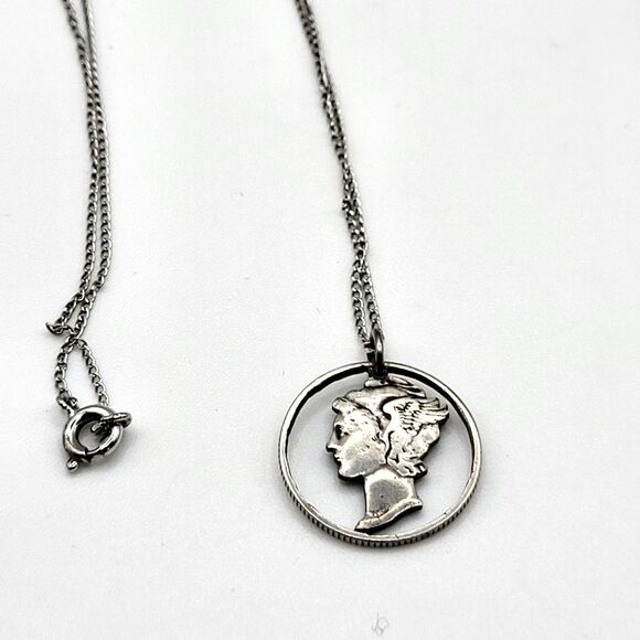 Beautiful Sterling Silver Cutout Coin Pendant Necklace 16in - Picture 1 of 5